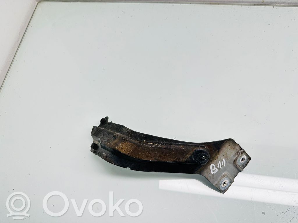 Volkswagen Touran II Uchwyt / Mocowanie błotnika przedniego 