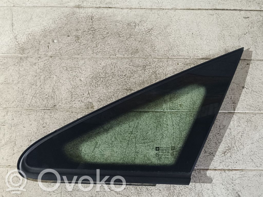 Opel Zafira B Szyba przednia karoseryjna trójkątna 