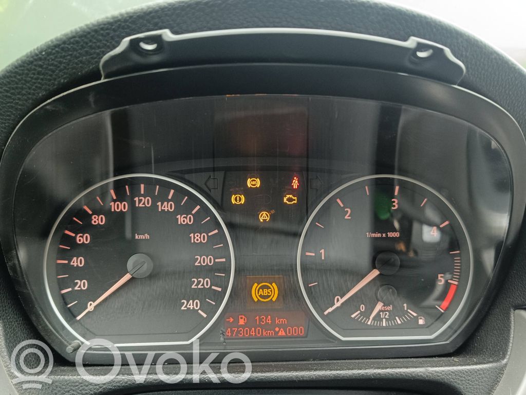 Speedometer (instrument cluster)   102495213