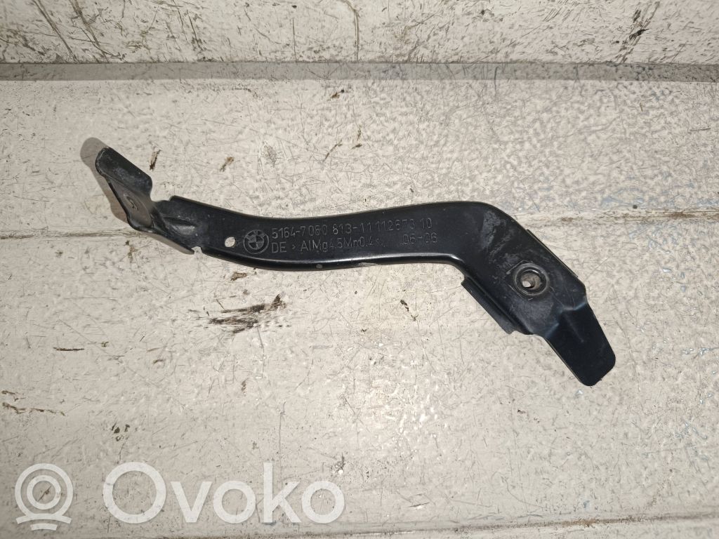 BMW 5 E60 E61 Fender mounting bracket 