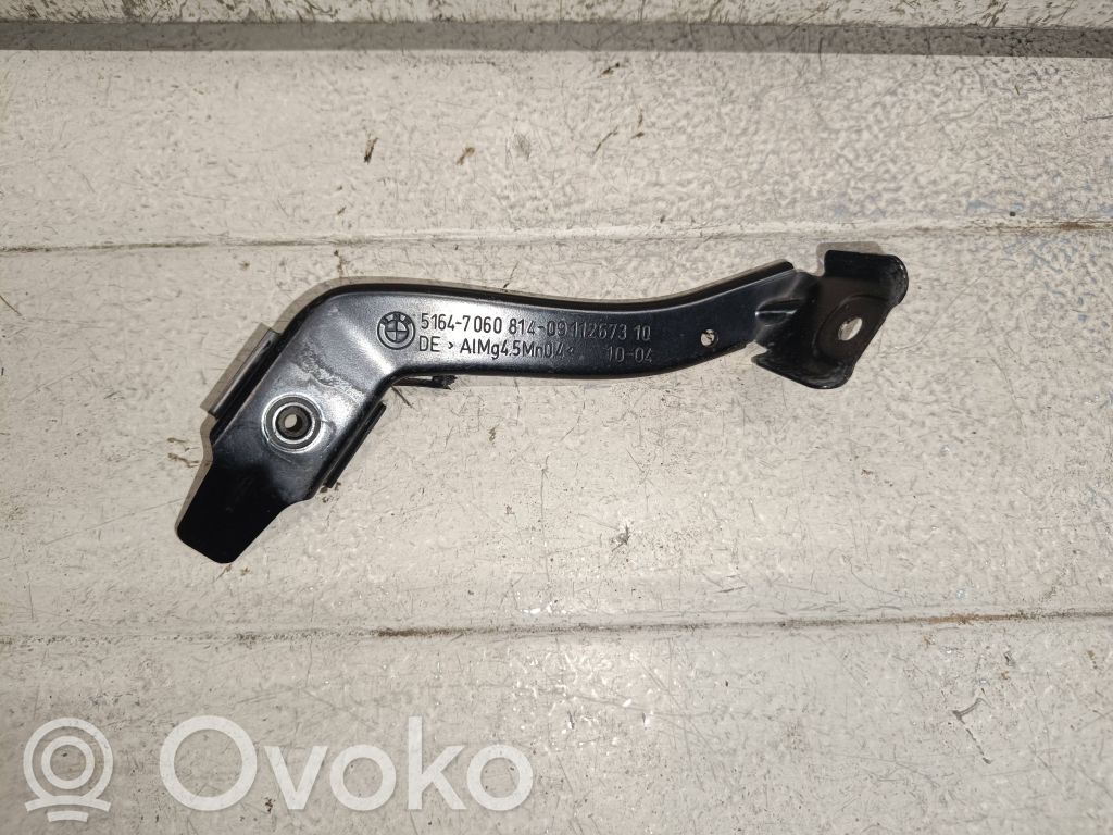 BMW 5 E60 E61 Fender mounting bracket 