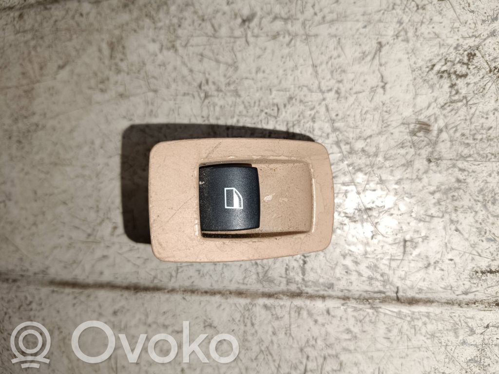 Electric window control switch   3415652