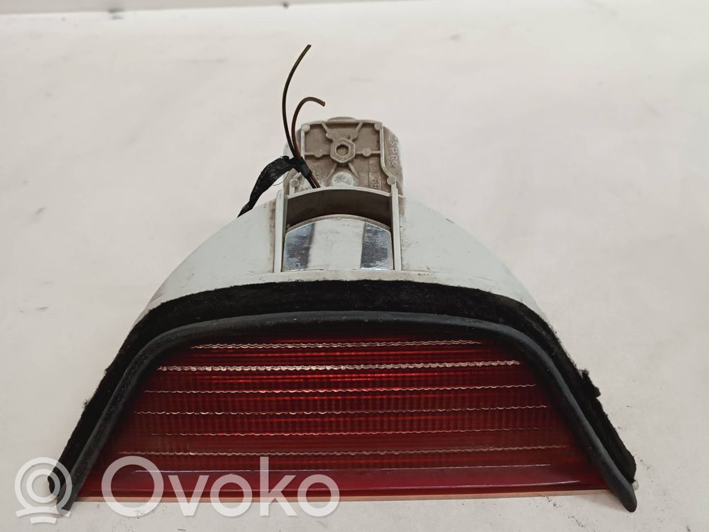 Kolmas/lisäjarruvalo   8385659