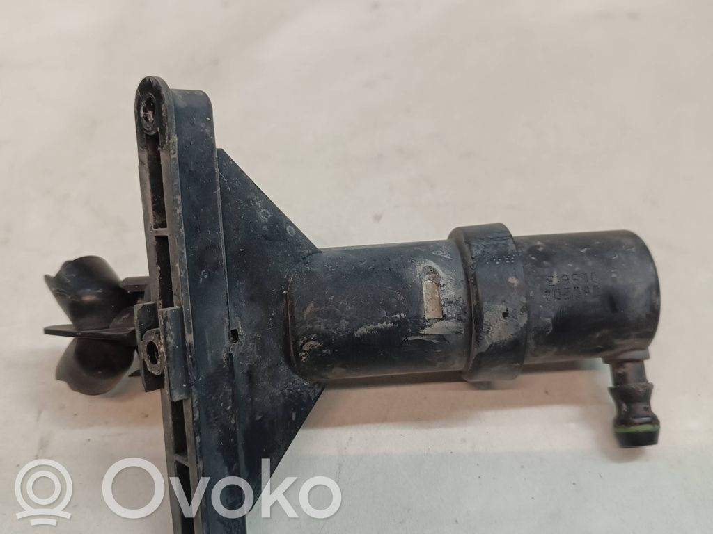 Headlight washer spray nozzle   8686