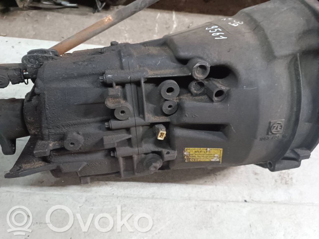 Manual 5 speed gearbox   9561