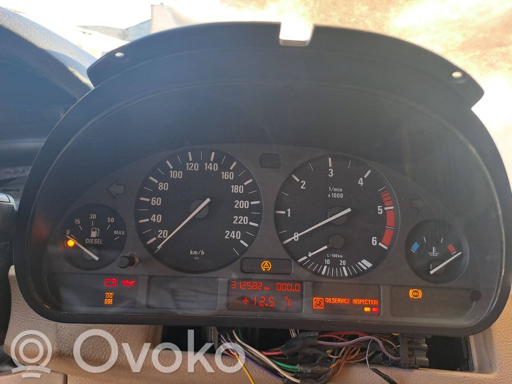 BMW 5 E39 Spidometrs (instrumentu panelī) 