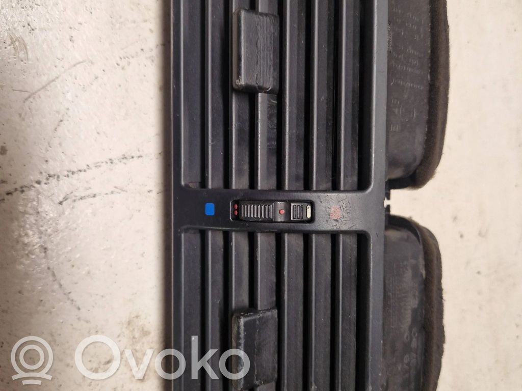 BMW 3 E46 Centrinės oro grotelės 