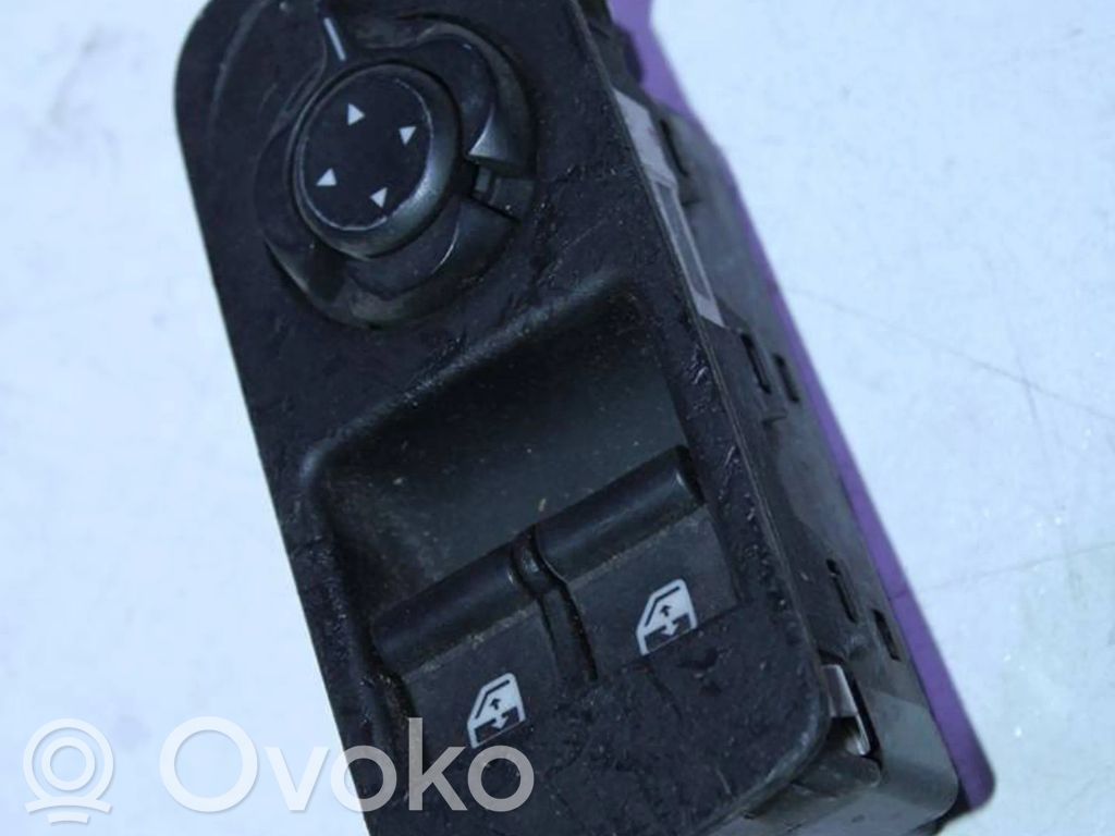 Alfa Romeo Mito Electric window control switch 