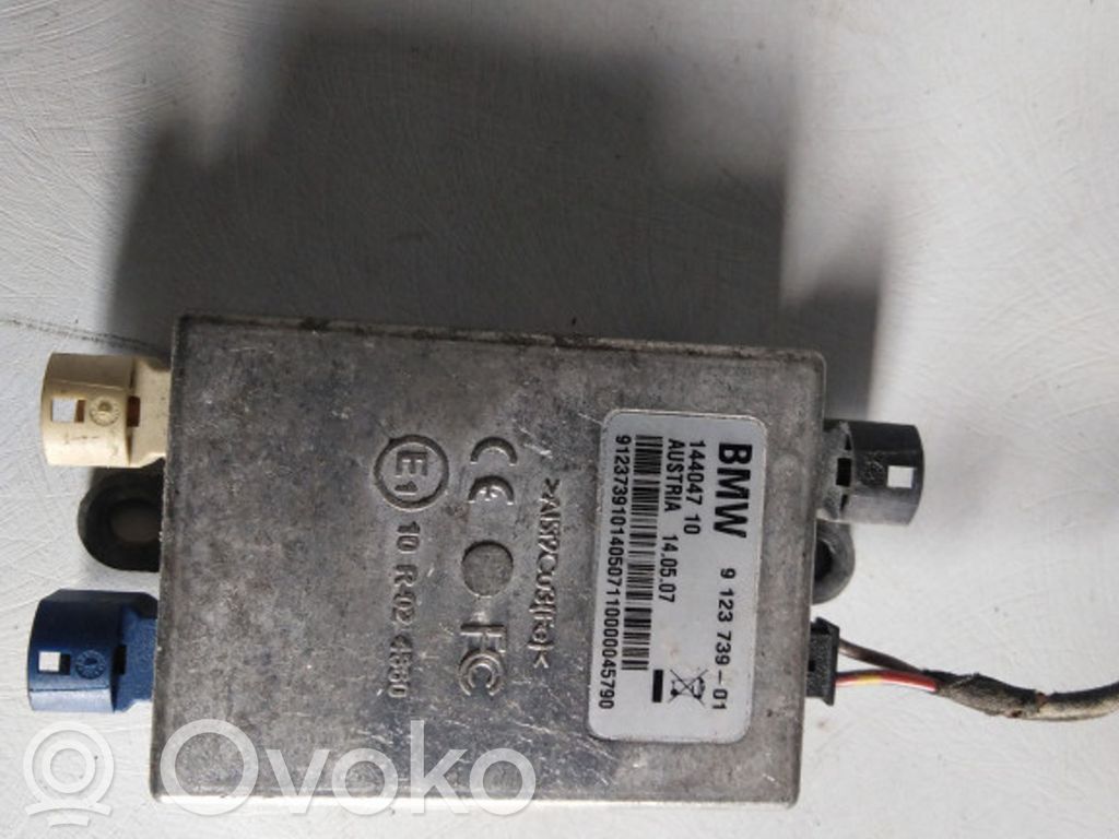 BMW 5 E60 E61 Aerial antenna amplifier 