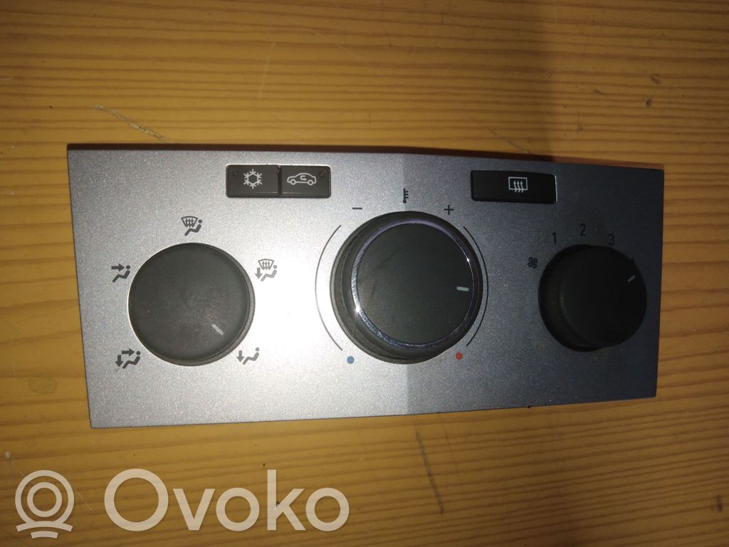 Opel Astra H Climate control unit 
