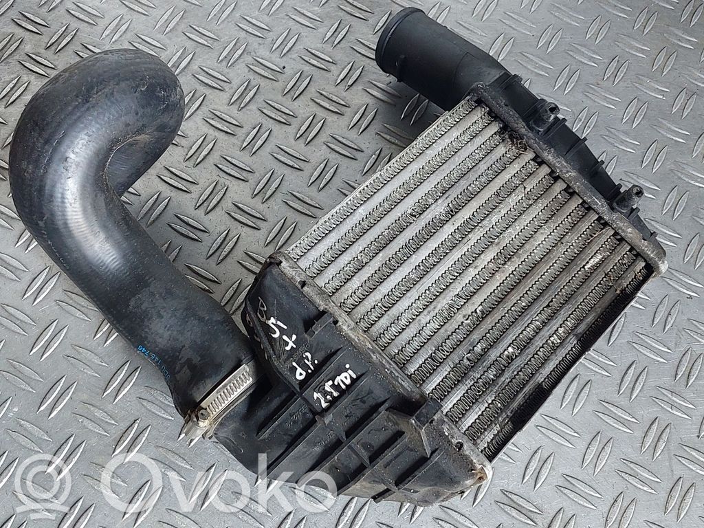 Volkswagen PASSAT B5.5 Interkūlerio radiatorius 