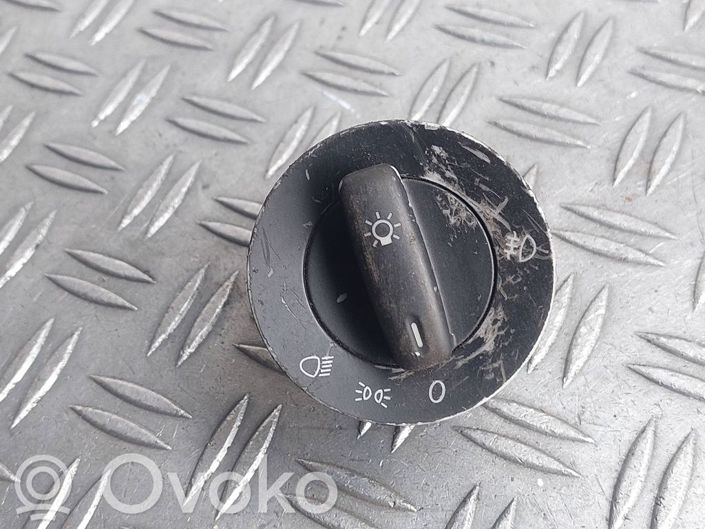 Volkswagen PASSAT B6 Light switch 