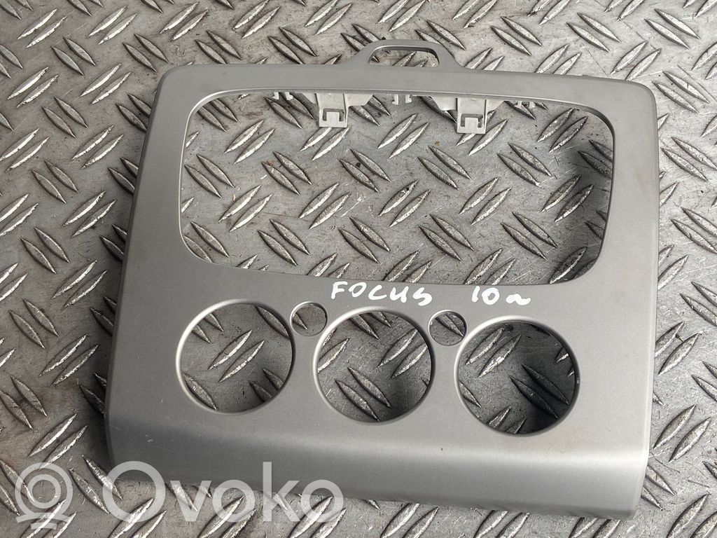 Ford Focus Radio/GPS head unit trim 