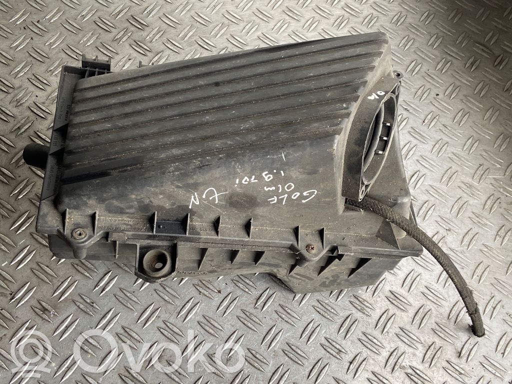 Volkswagen Golf IV Air filter box 