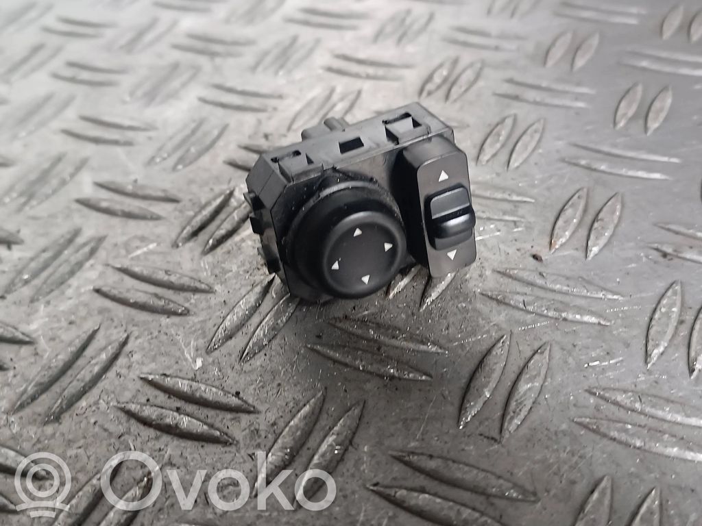 Nissan Qashqai Wing mirror switch 