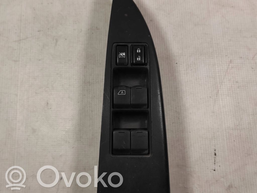 Subaru Outback Electric window control switch 