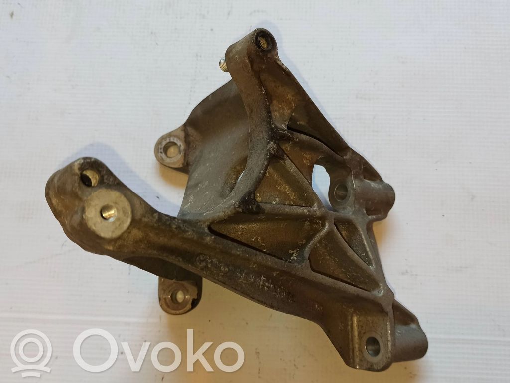 Audi A8 S8 D3 4E Engine mounting bracket 
