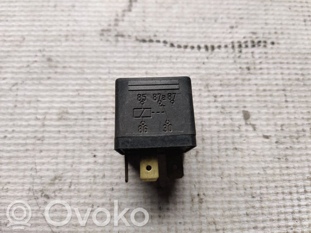 Audi A4 S4 B5 8D Other relay 