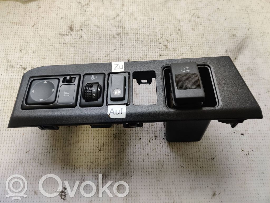 Wing mirror switch   684859U100