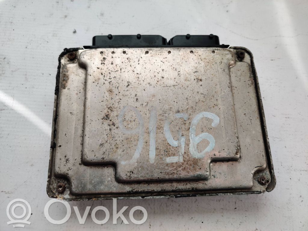 Volkswagen Transporter - Caravelle T4 Engine control unit/module 