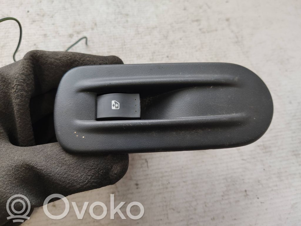 Electric window control switch   8200206603