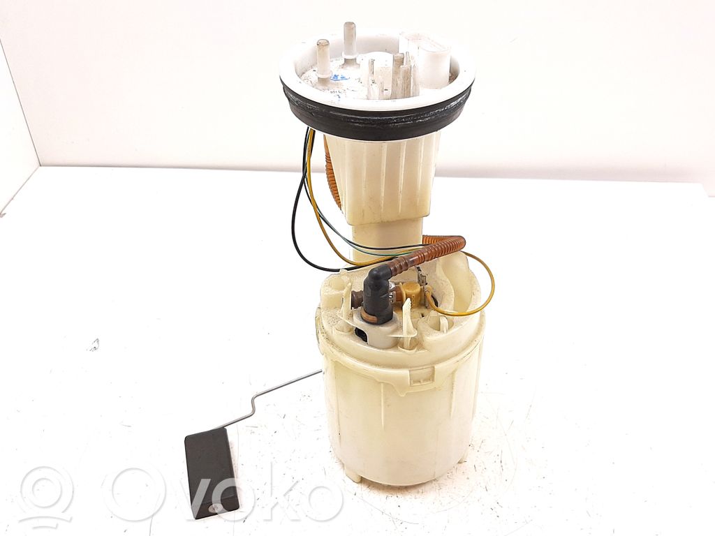 Bomba interna de combustible   8E0919051L