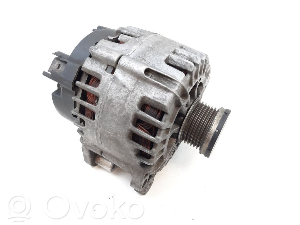 Volkswagen PASSAT B7 Alternator 