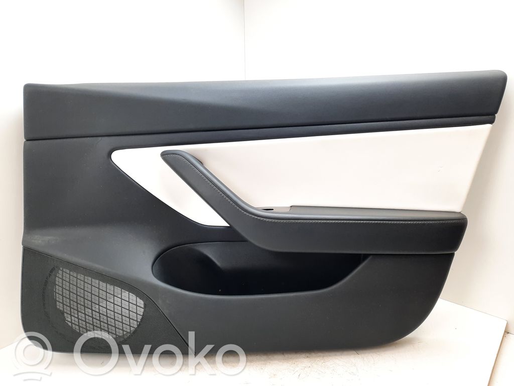 Tesla Model 3 Etuoven verhoilu 