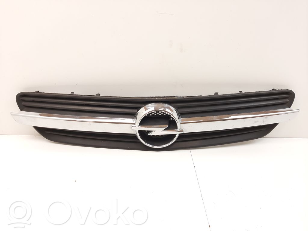 Maskownica / Grill / Atrapa górna chłodnicy   13182180
