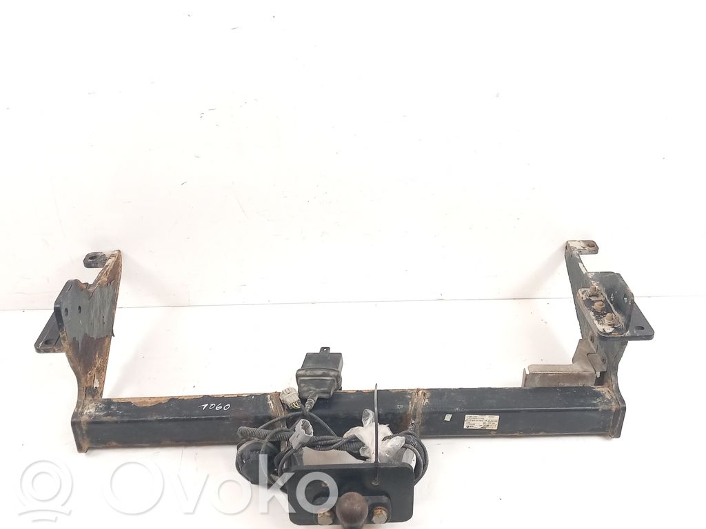 Nissan Navara D23 Hak holowniczy / Komplet 