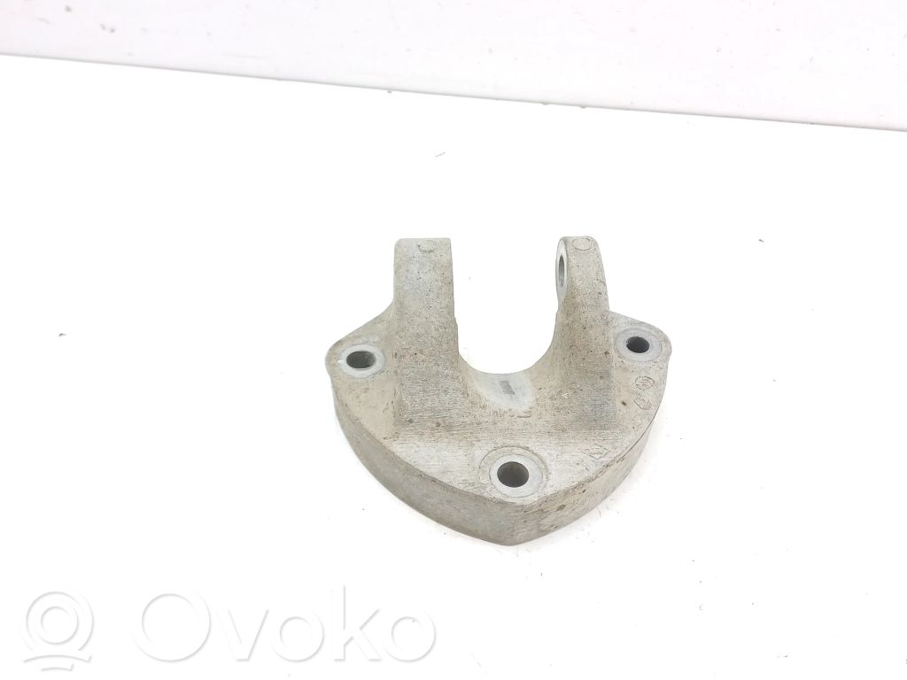 Nissan NV400 Engine mounting bracket 