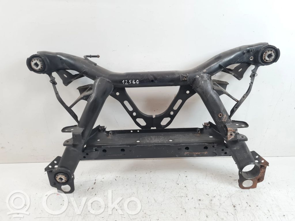 Volvo V60 Galinis traversas 
