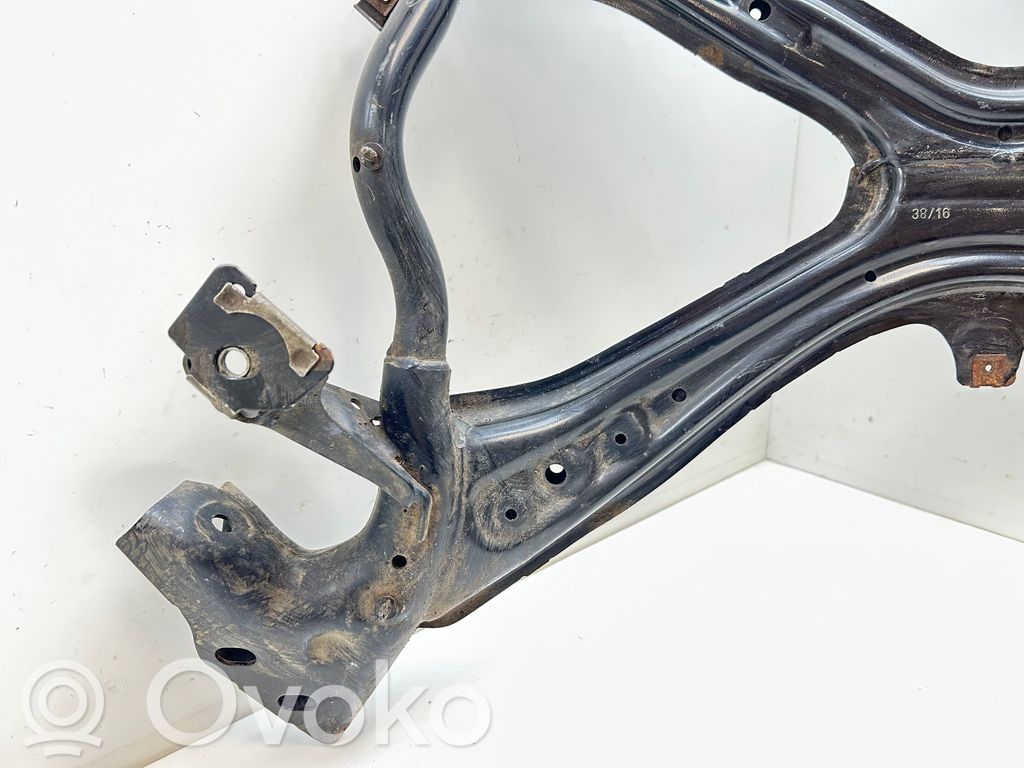 Audi A4 S4 B9 Priekinis traversas 