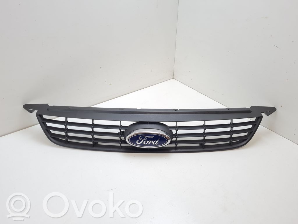 Ford Focus Front bumper upper radiator grill 