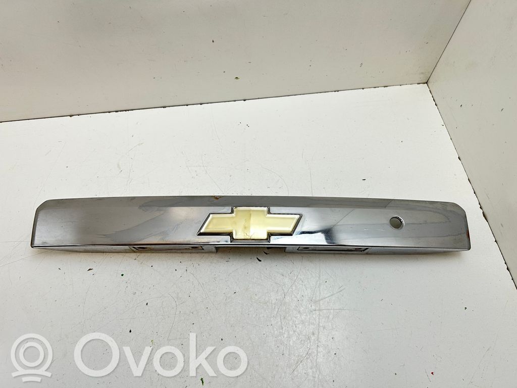 Chevrolet Captiva Trunk door license plate light bar 