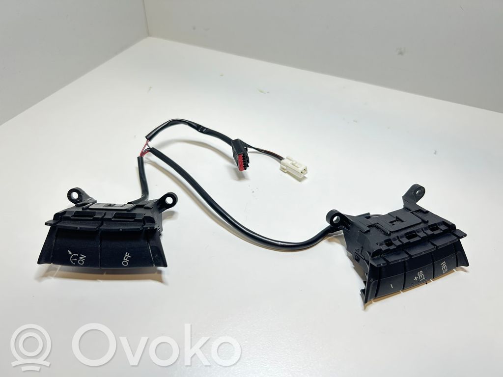 Ford Focus Steering wheel buttons/switches 