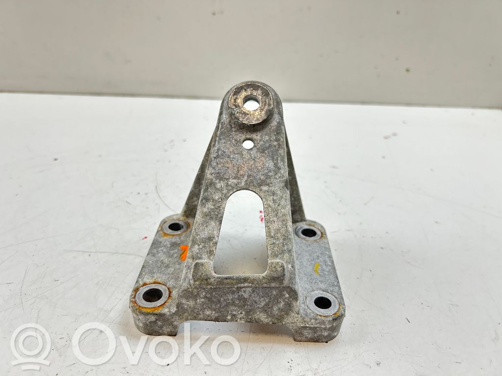 Jaguar XK - XKR Engine mounting bracket 