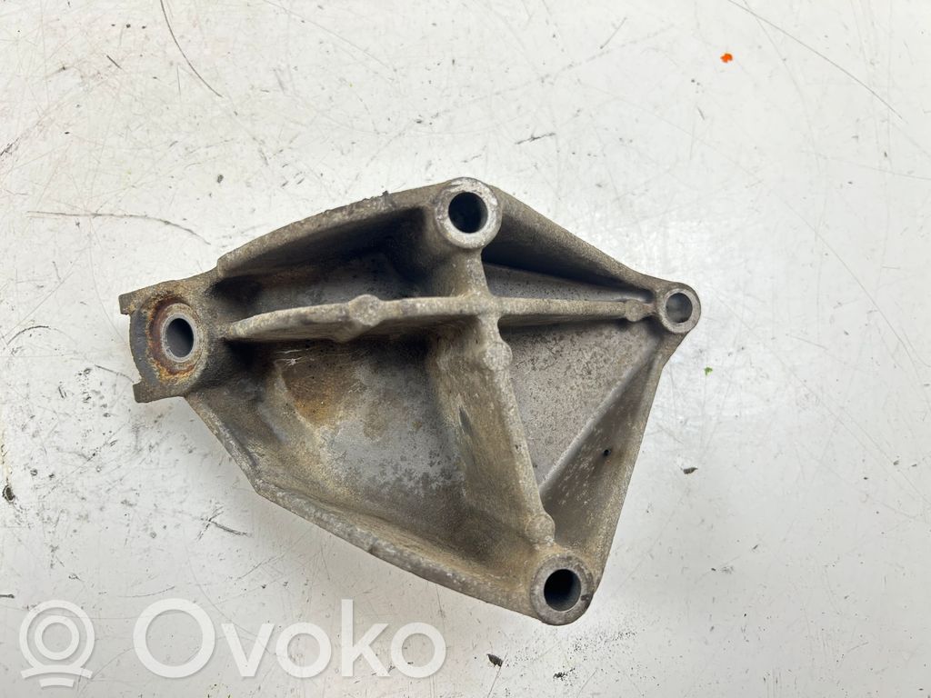 Engine mounting bracket   074199307B