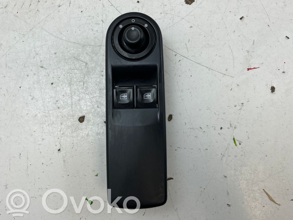 Renault Clio IV Electric window control switch 
