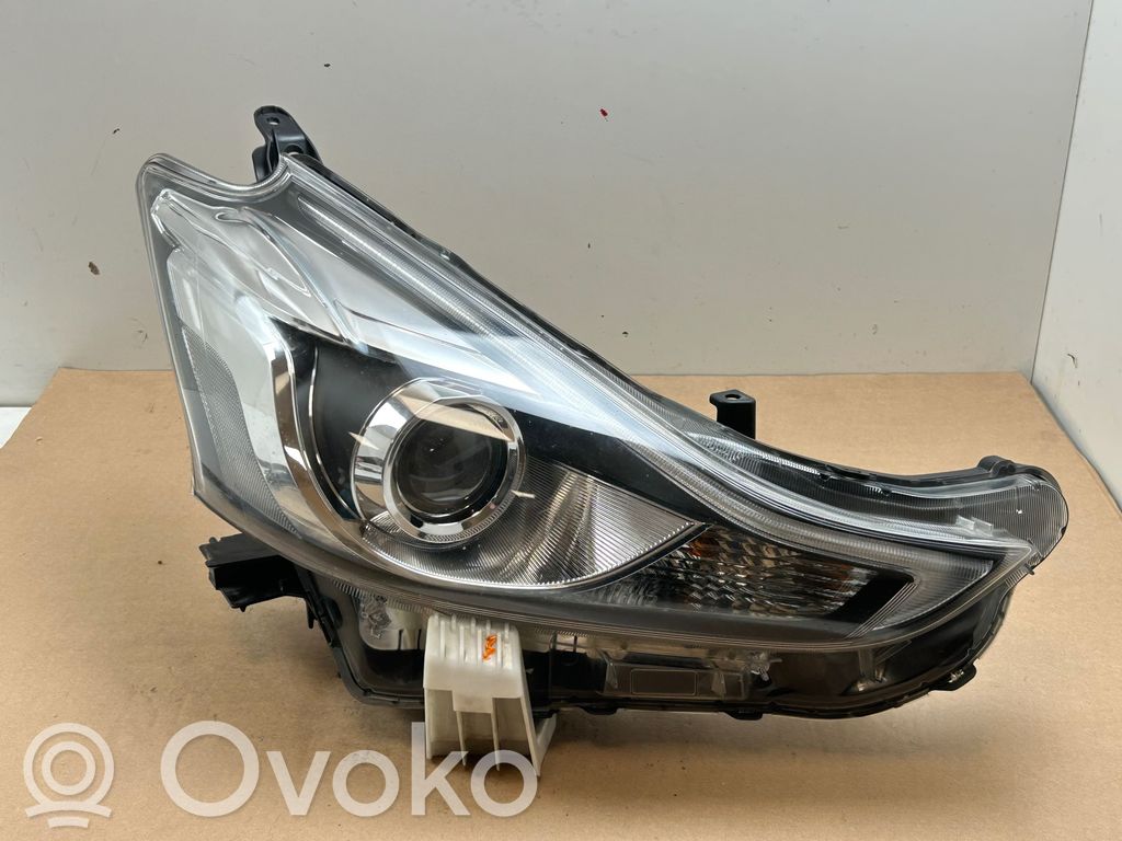 Toyota Prius+ (ZVW40) Lampa przednia 