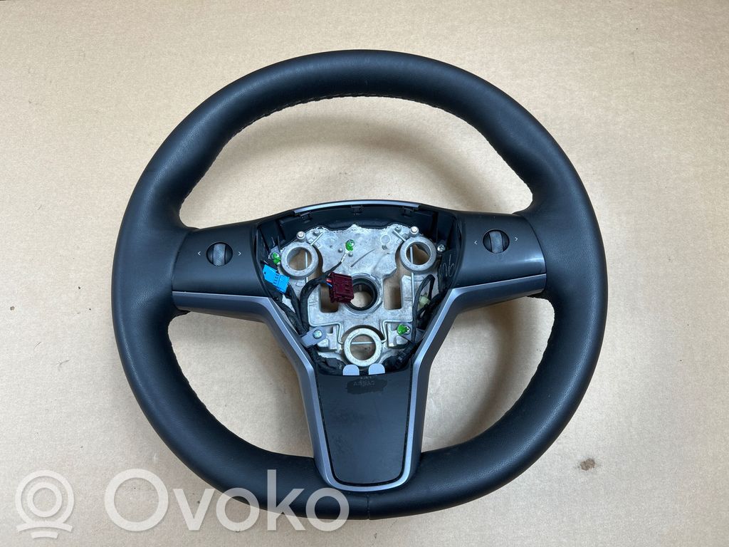 Tesla Model Y Stūre 