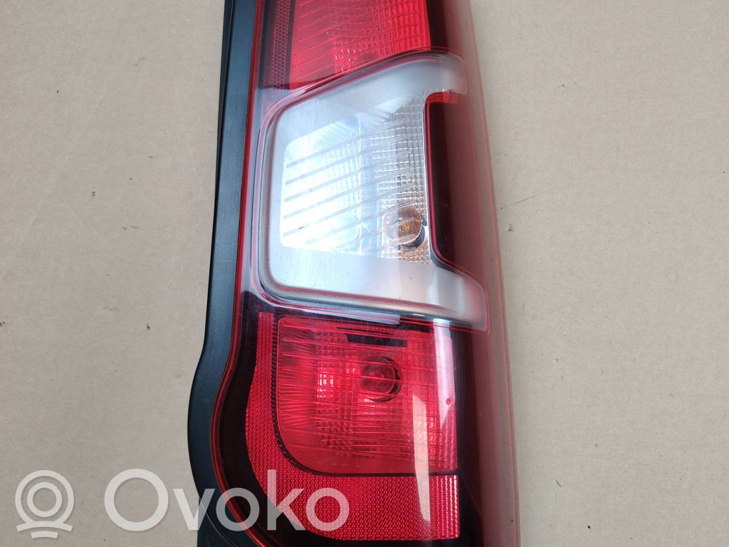 Rear/tail lights   9820554880