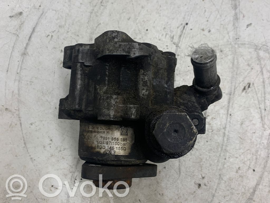 Audi A4 S4 B5 8D Power steering pump 
