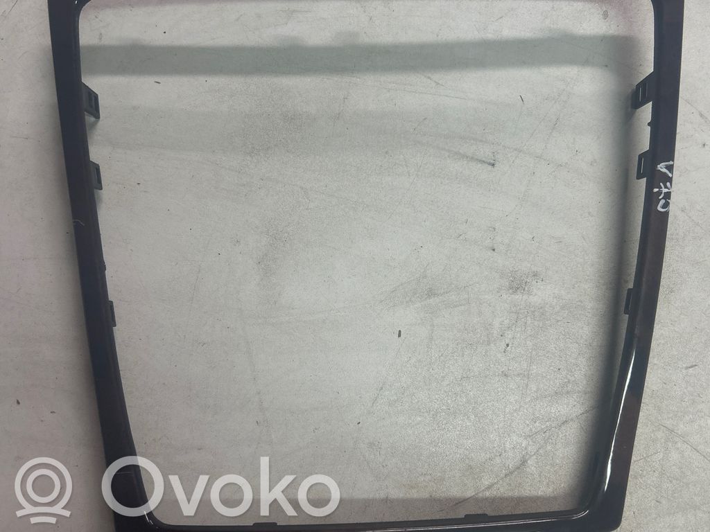 Volvo V70 Panelės apdailos skydas (centrinis) 