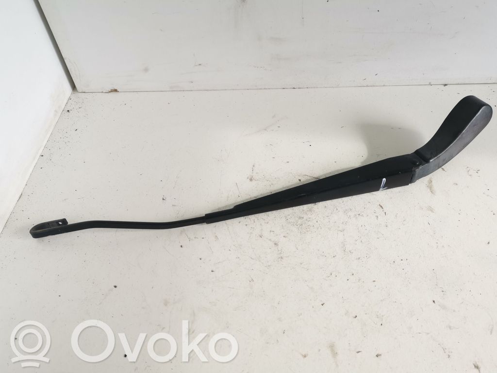 Volvo S80 Front wiper blade arm 
