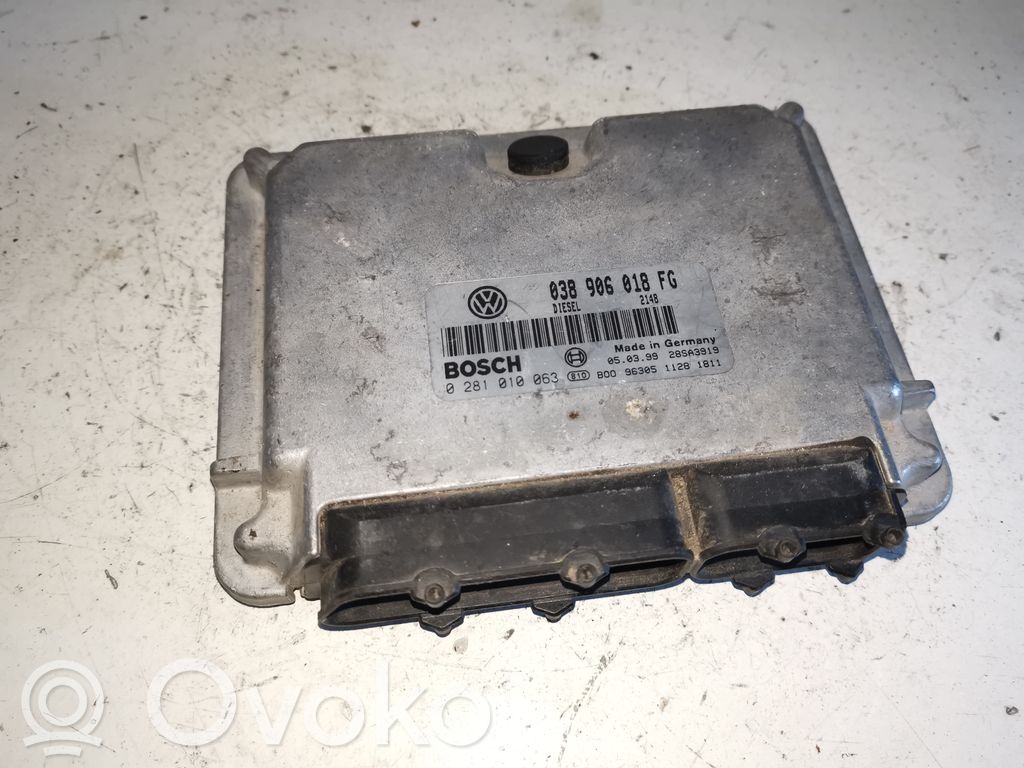 Volkswagen PASSAT B5 Engine control unit/module 