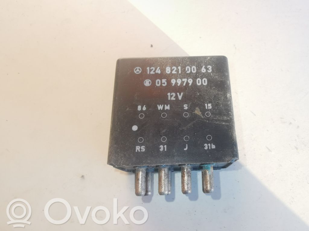 Mercedes-Benz E W124 Moduł / Przekaźnik wycieraczek 