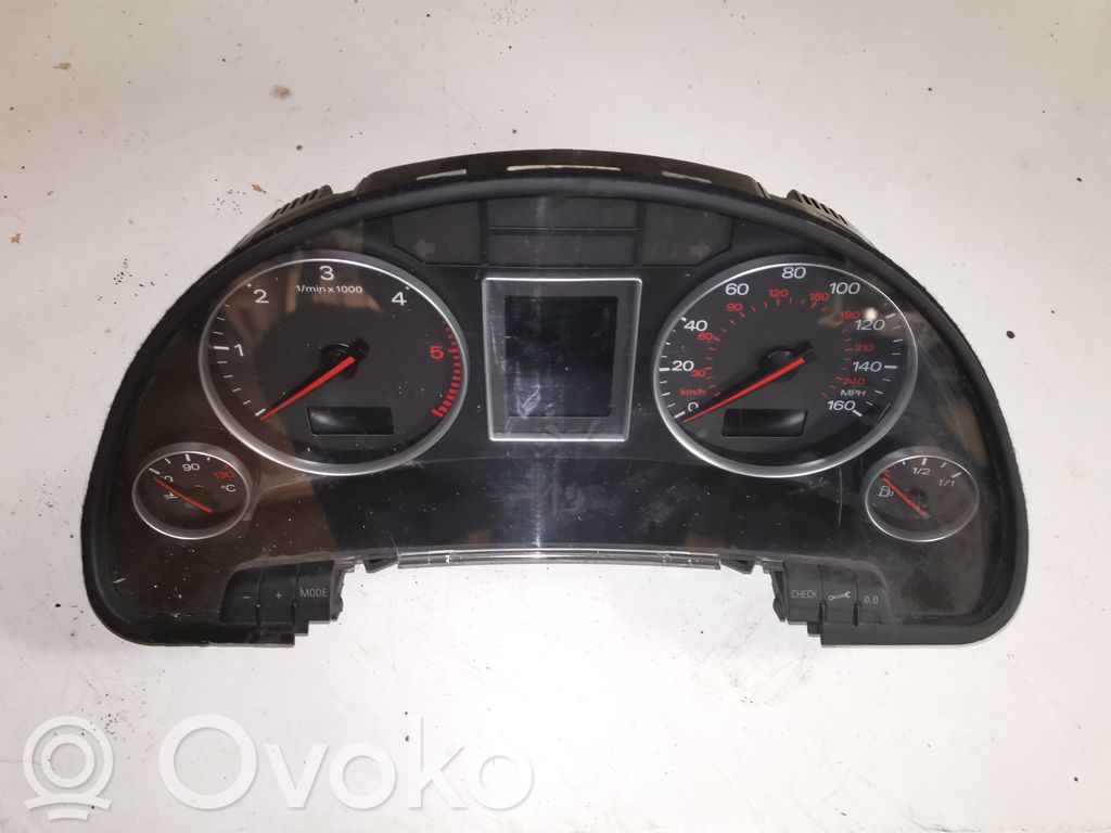 Audi A4 S4 B6 8E 8H Licznik / Prędkościomierz 