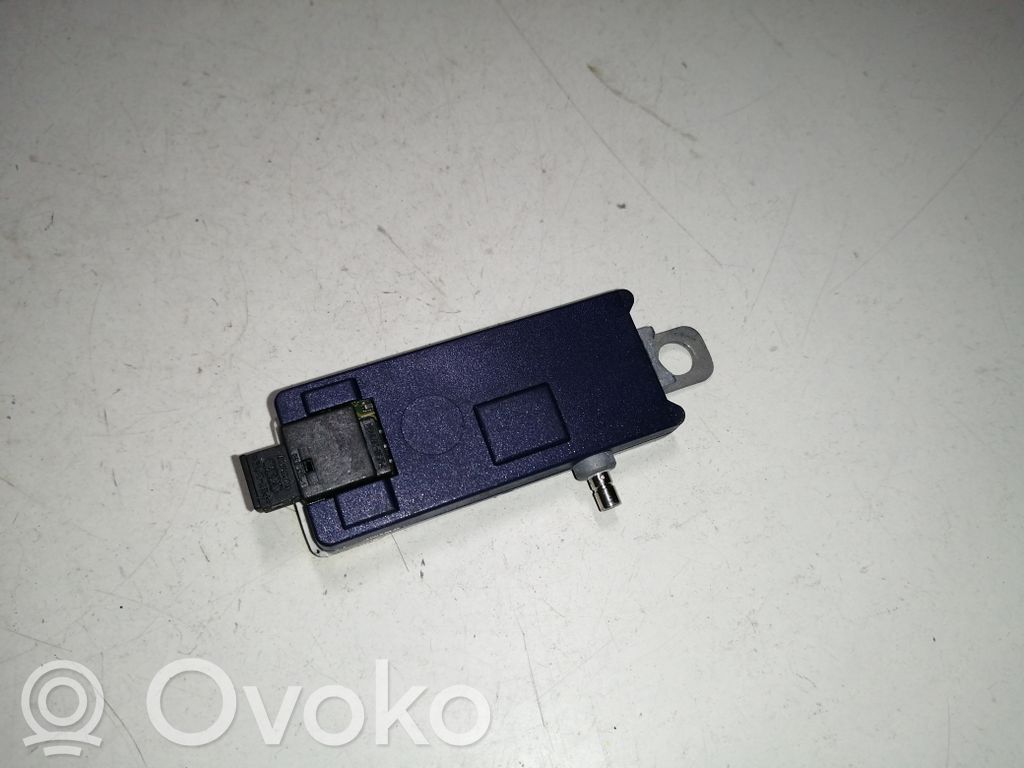 Audi A6 S6 C5 4B Wzmacniacz anteny 
