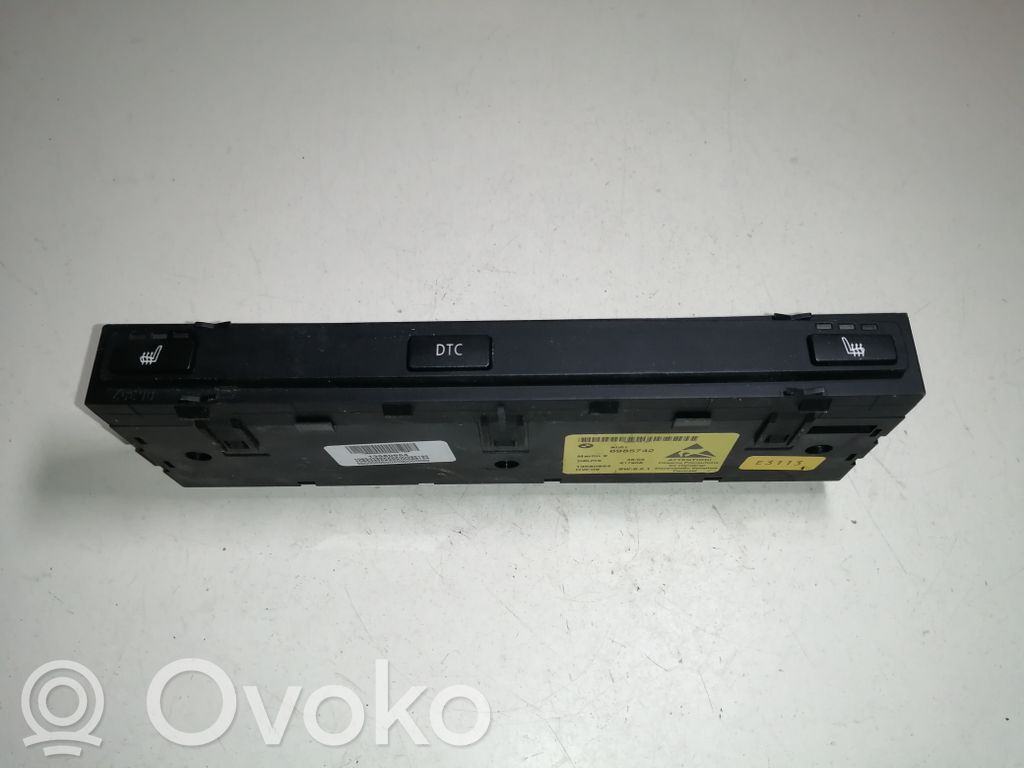 BMW 5 E60 E61 Sėdynių šildymo jungtukas 